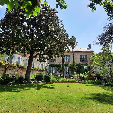 Les Cedres Panzió Montaigu-Vendee Kültér fotó