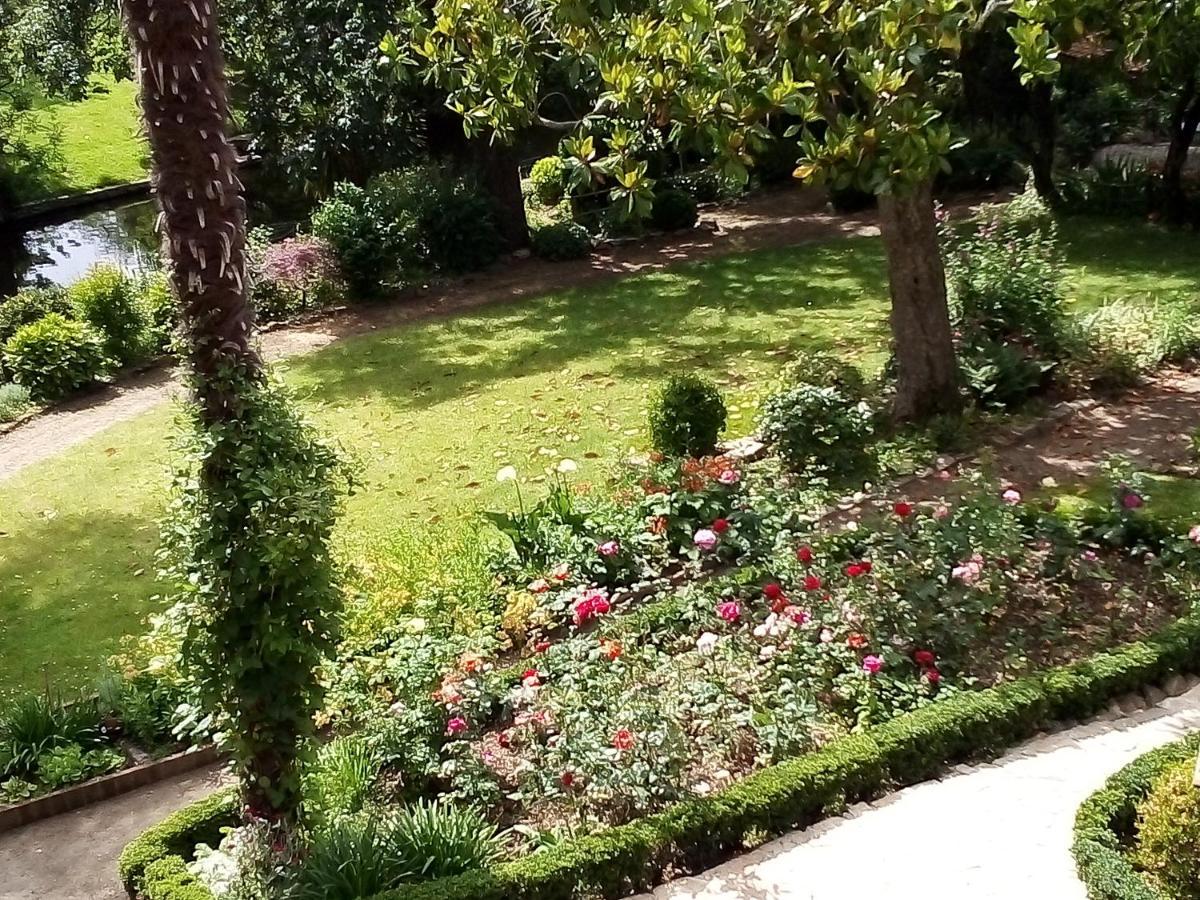 Les Cedres Panzió Montaigu-Vendee Kültér fotó